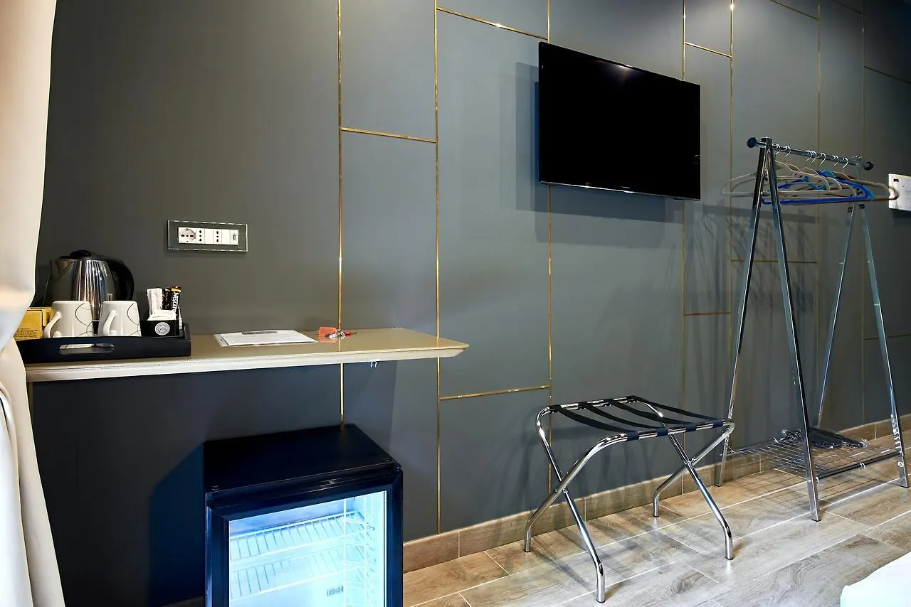 Eleganti Suite In Piazzale Lagosta 2*, Milan Italy